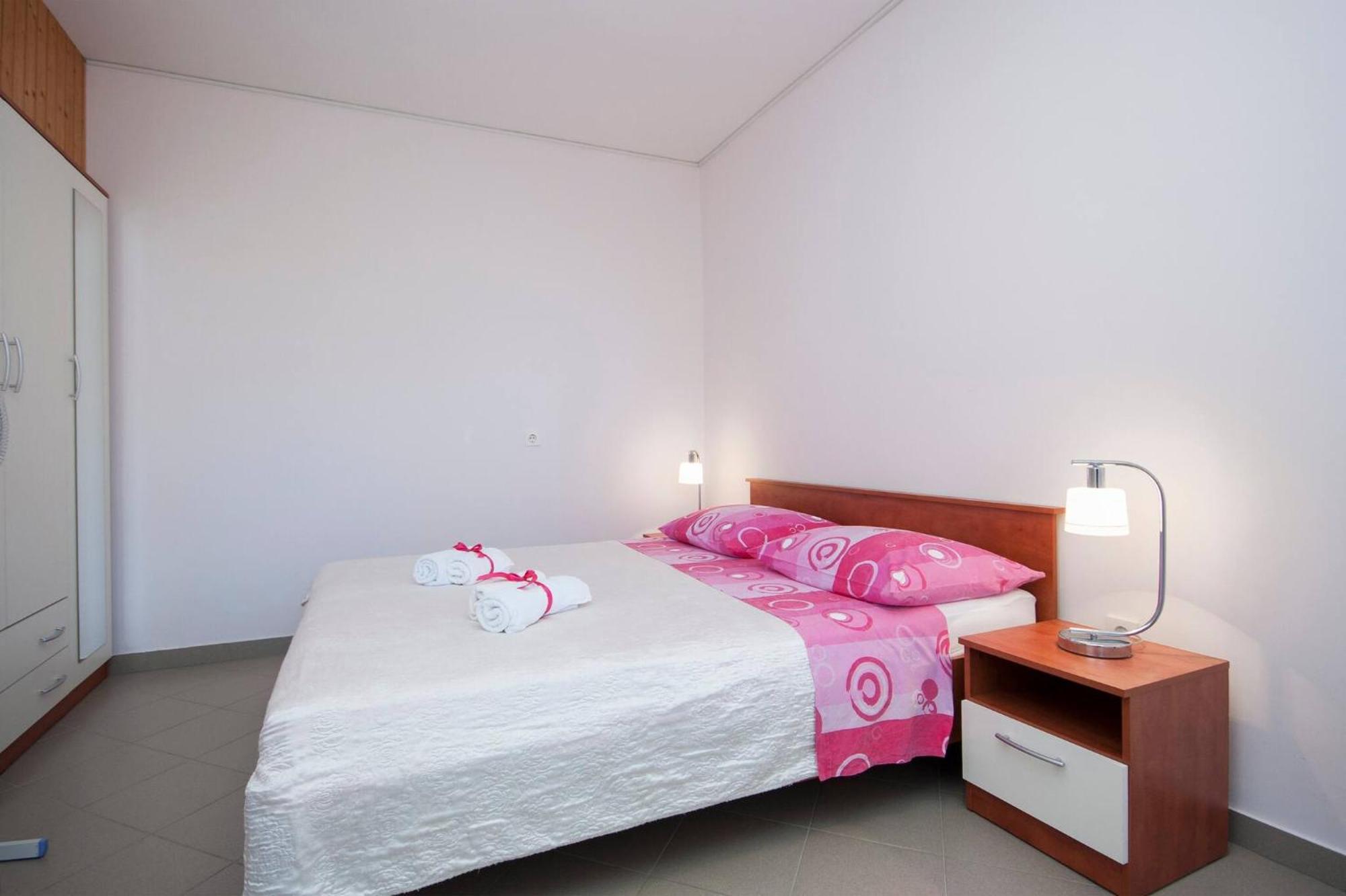 Family Apartments & Rooms Mikelin Primošten Εξωτερικό φωτογραφία