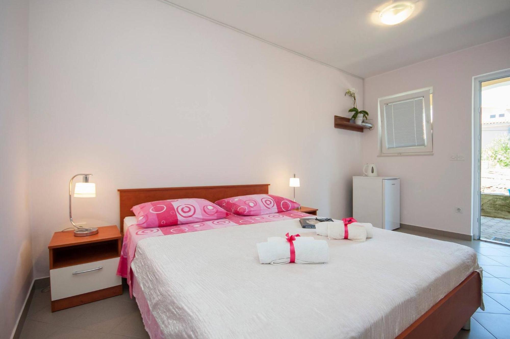 Family Apartments & Rooms Mikelin Primošten Εξωτερικό φωτογραφία