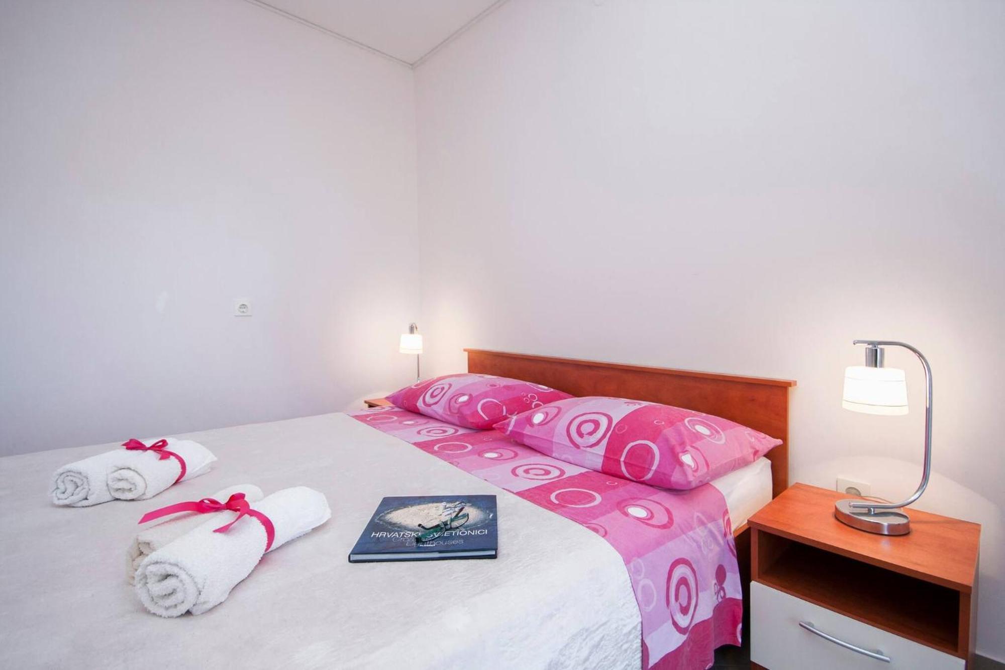 Family Apartments & Rooms Mikelin Primošten Εξωτερικό φωτογραφία