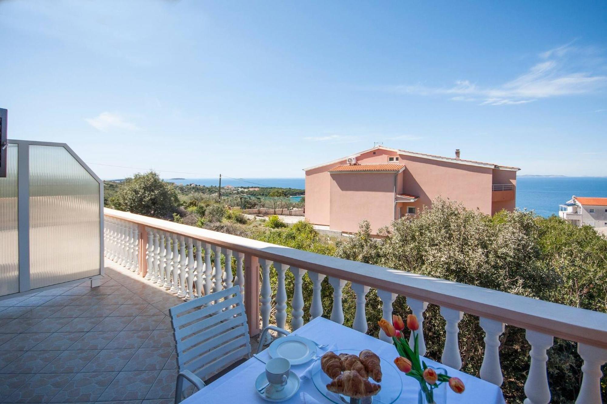 Family Apartments & Rooms Mikelin Primošten Εξωτερικό φωτογραφία