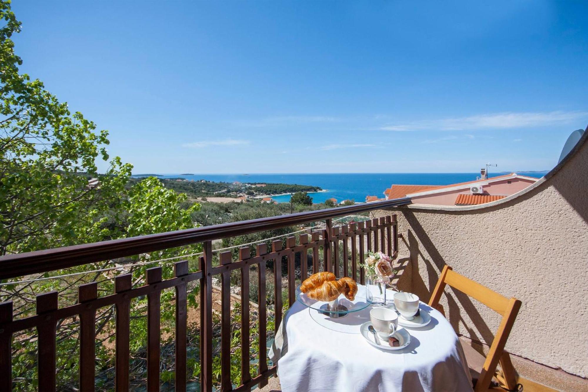 Family Apartments & Rooms Mikelin Primošten Εξωτερικό φωτογραφία