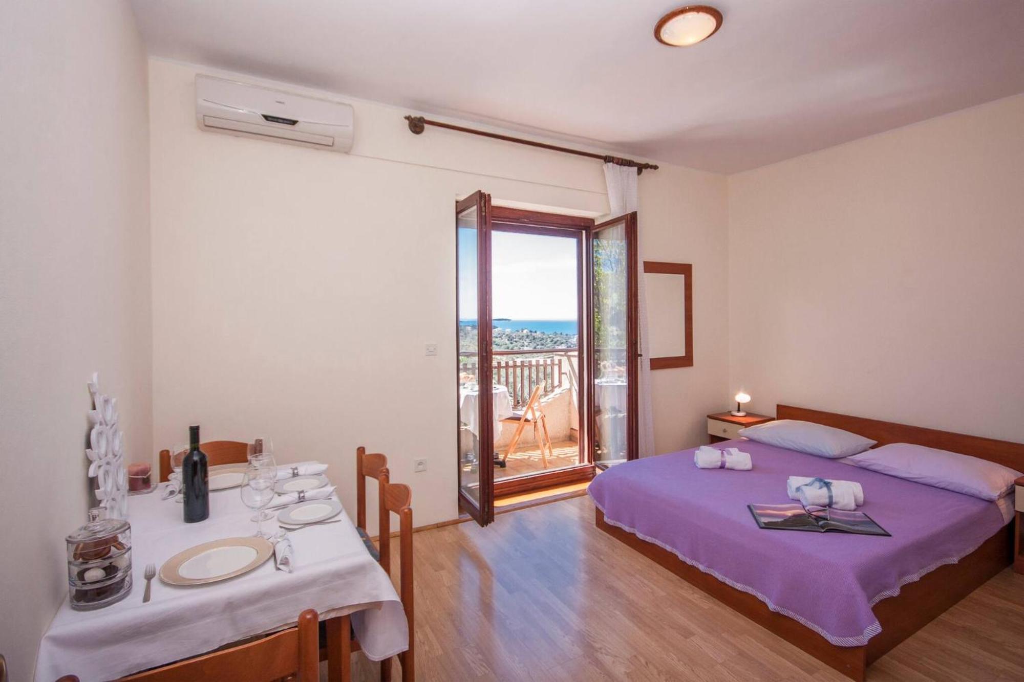 Family Apartments & Rooms Mikelin Primošten Εξωτερικό φωτογραφία