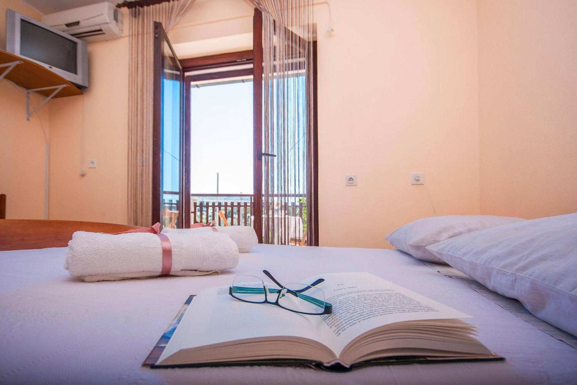 Family Apartments & Rooms Mikelin Primošten Εξωτερικό φωτογραφία