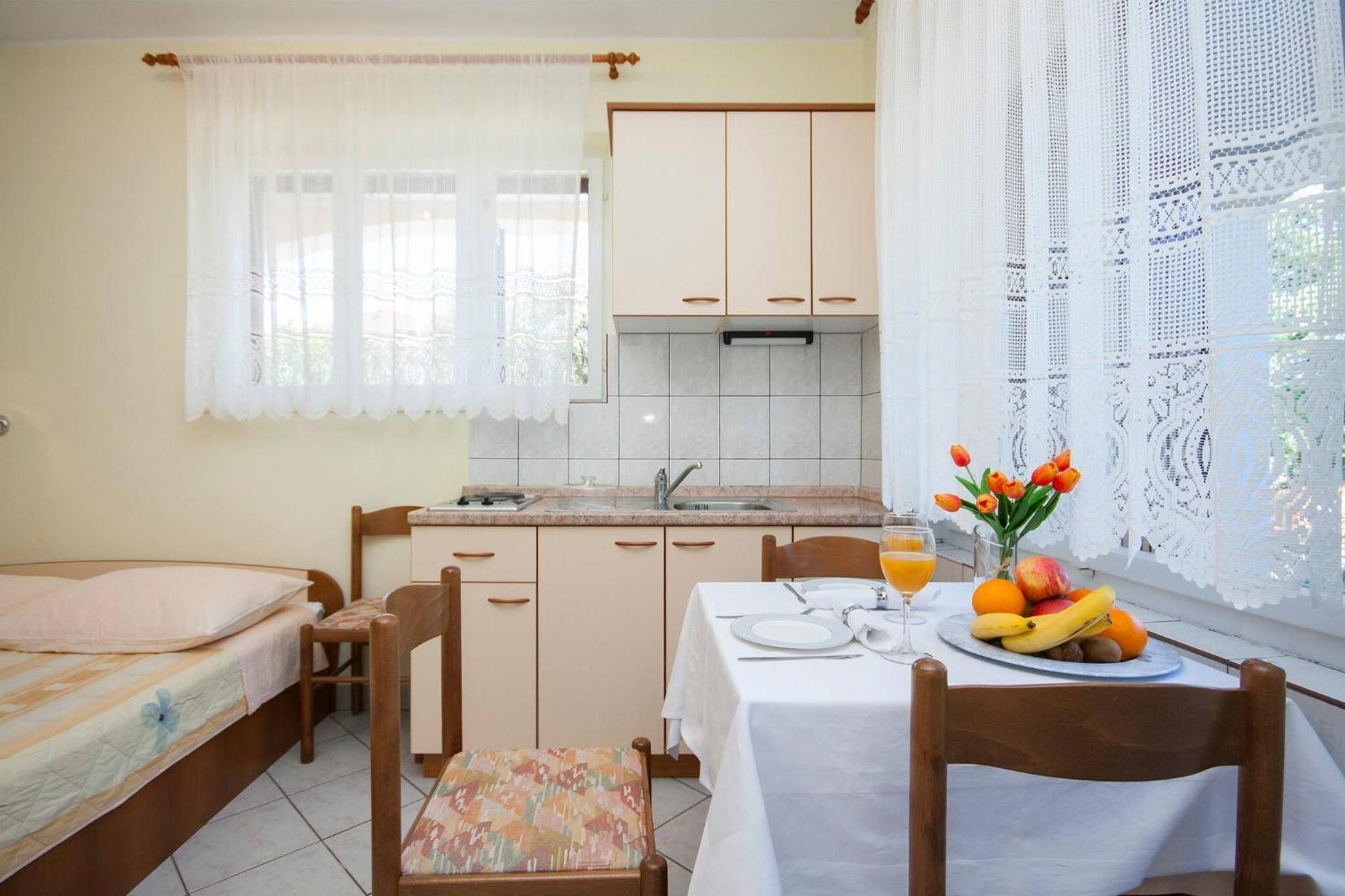 Family Apartments & Rooms Mikelin Primošten Εξωτερικό φωτογραφία