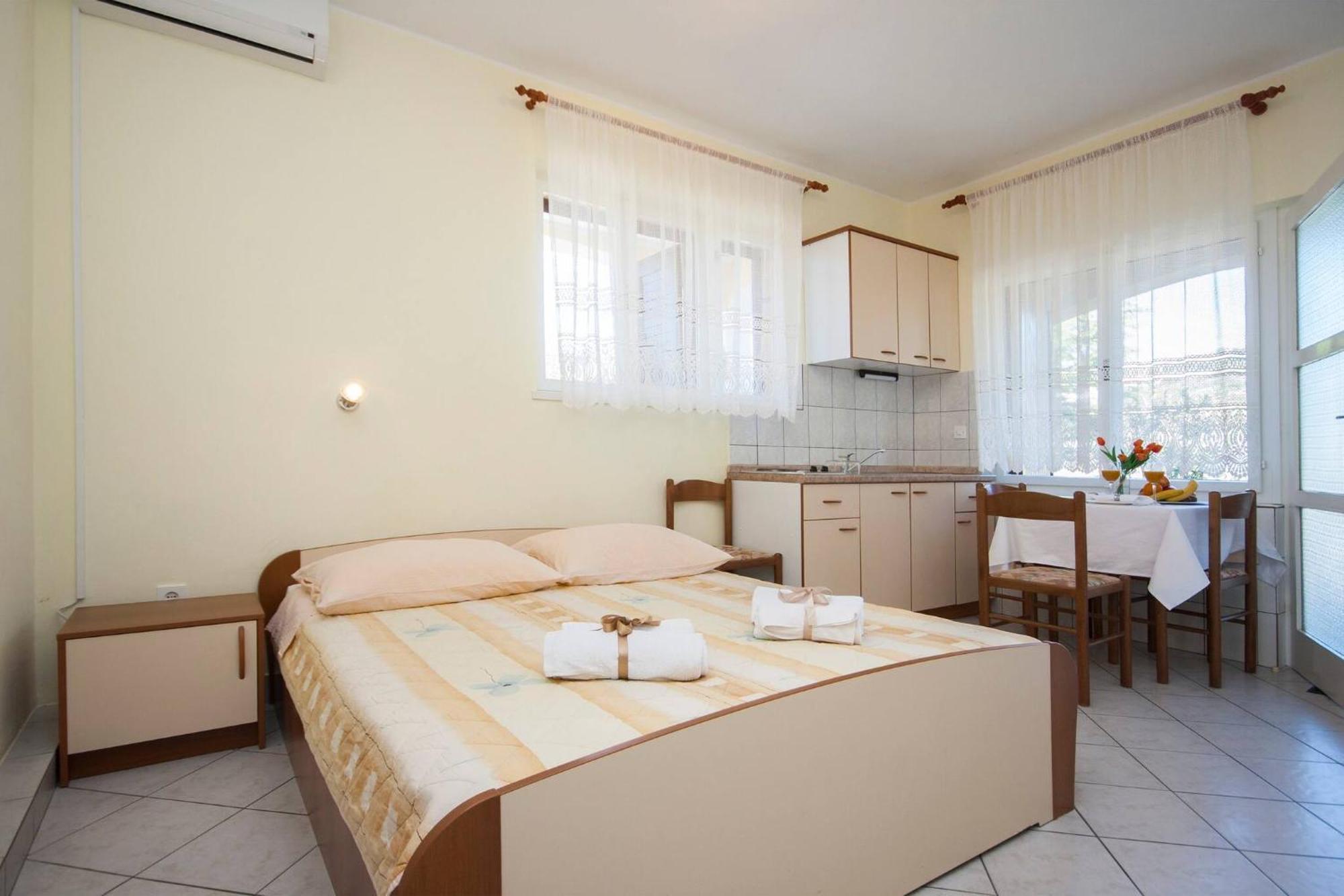 Family Apartments & Rooms Mikelin Primošten Εξωτερικό φωτογραφία